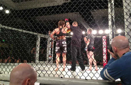 Jessica-Bulver-wins-mma-fight-at-mystic-lake-casino-nov-2013